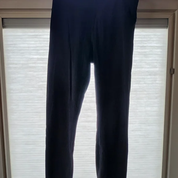 Vuori Black Leggings Size Medium - Picture 2 of 4